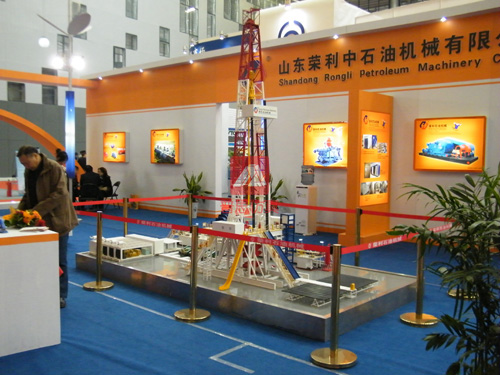 山东荣利中石油钻机展览模型.jpg